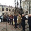 Покладання квітів до пам'ятника Бориса Грінченка