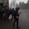 Кабиш_Анастасія_керівництво_агрофірми_Краматорського_р_Донецької_обл_безкоштовно_роздає_поросят_місцевим_жителям
