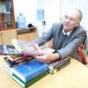 Віталій Довгич передав кафедрі міжнародної журналістики книги із власної бібліотеки